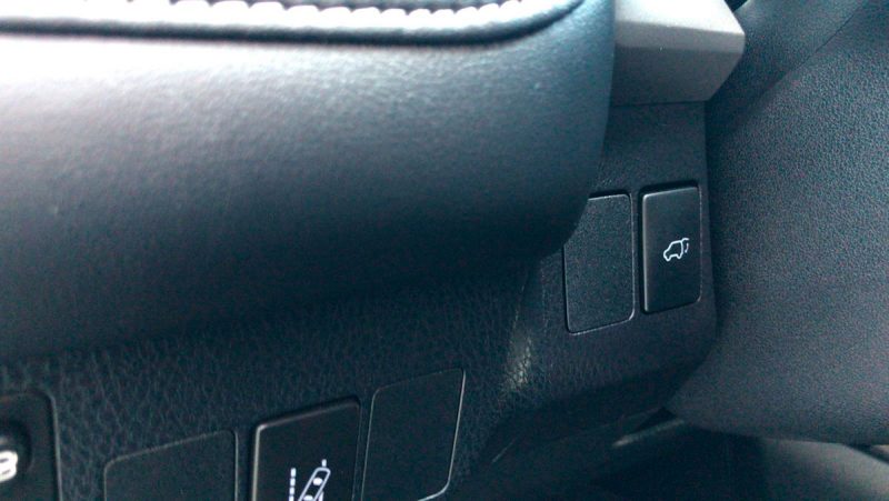TOYOTA RAV4 2.5l hybrid 2WD Advance Pack Drive. Detalle mandos conductor