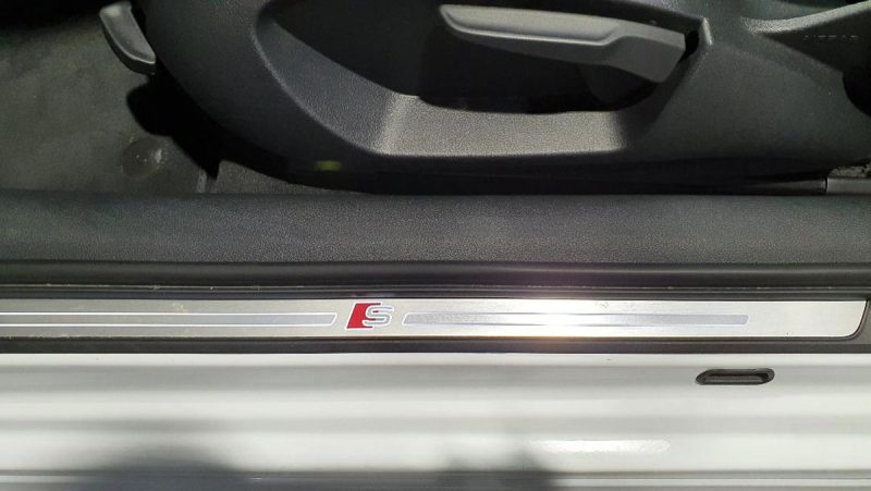 Audi A3 2.0 TDI S line edition embellecedor