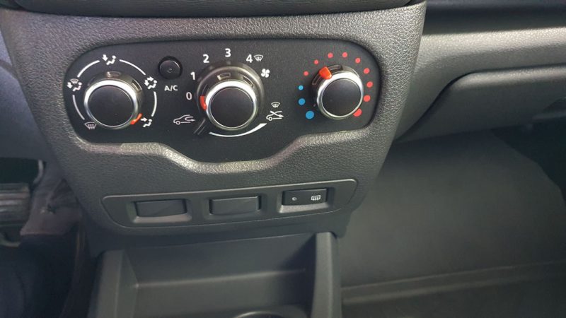 Dacia Dokker Essential dCI 90CV panel de control de aire acondicionado y calefaccion