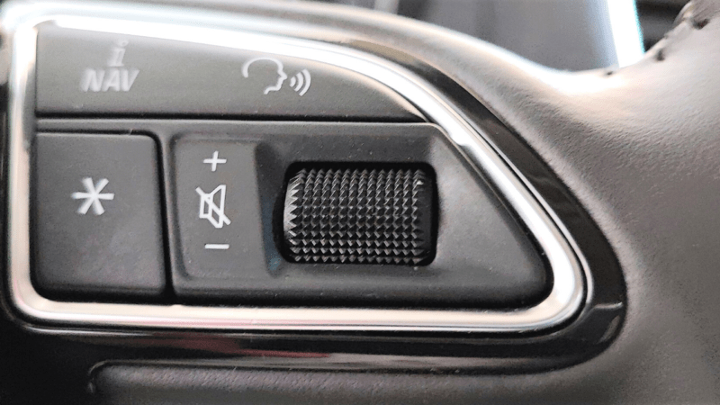 Control del sonido desde el volante, Audi Q3 Ambition