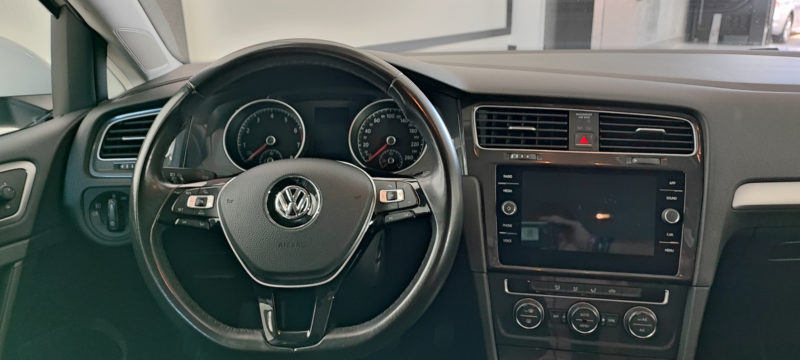 Volkswagen Golf Business 1.0 TSI , volante